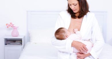Karmienie niemowlaka piersią