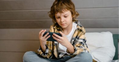 efekty długoterminowe nadmiernego korzystania z urządzeń elektronicznych przez dzieci